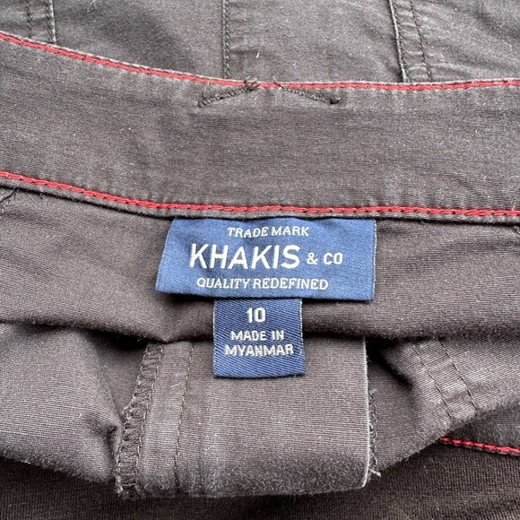 Black Cargo Shorts with Classic Design - Picture 2 of 10